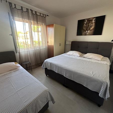 Apartments Iva Pakoštane Esterno foto