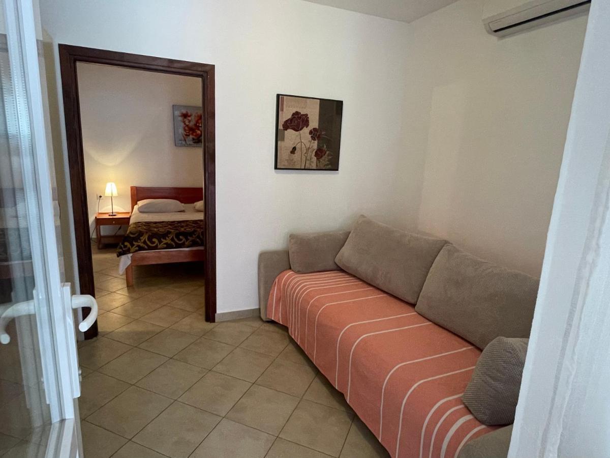 Apartments Iva Pakoštane Esterno foto