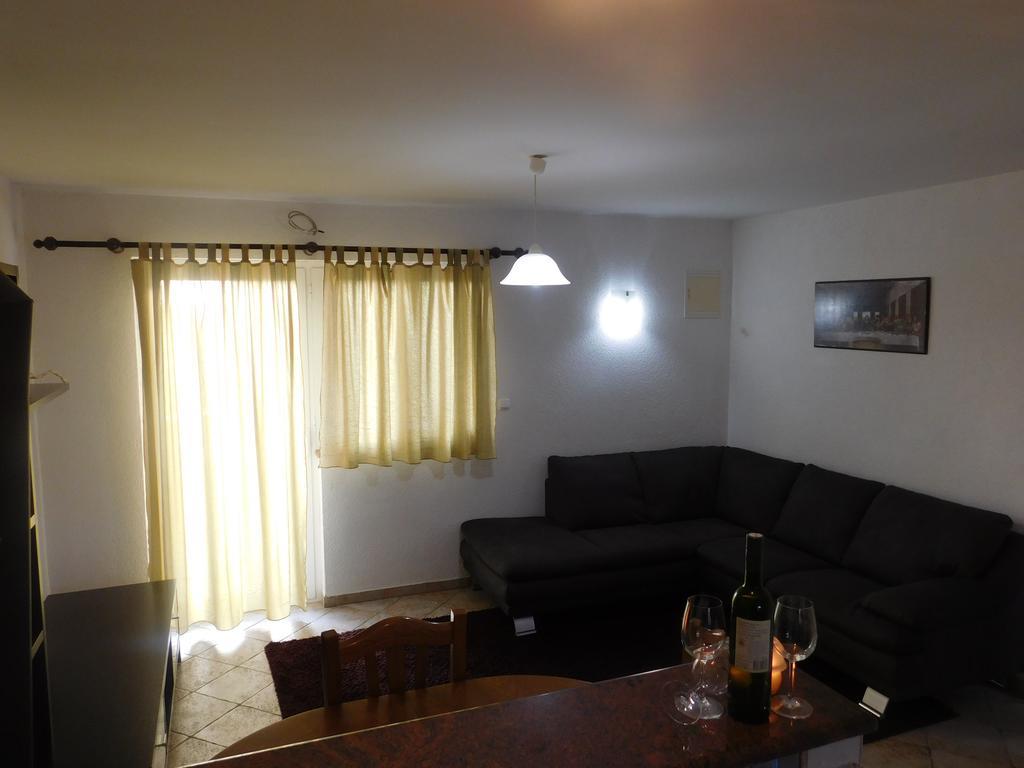 Apartments Iva Pakoštane Esterno foto