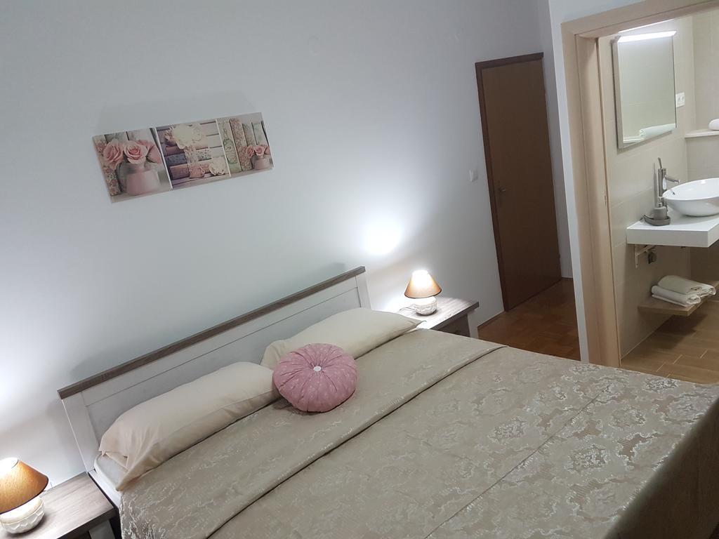Apartments Iva Pakoštane Esterno foto