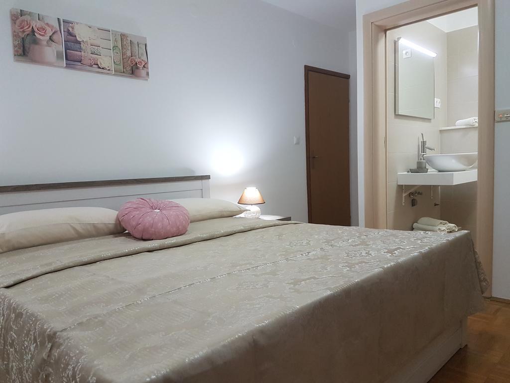 Apartments Iva Pakoštane Esterno foto