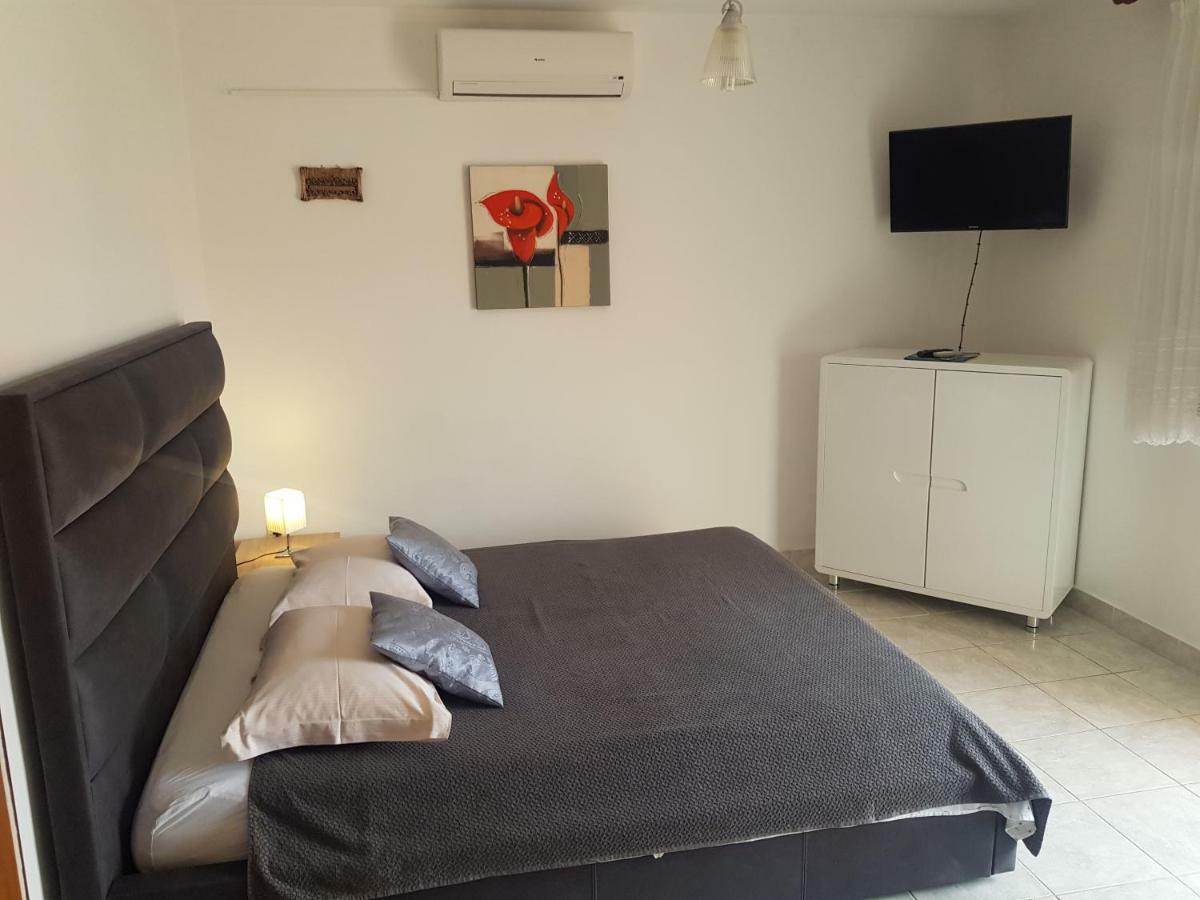 Apartments Iva Pakoštane Esterno foto